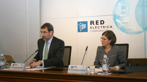 El consejero delegado de REE, Juan Lasala, y la directora Financiera, Teresa Quirós, en la presentación de los resultados anuales.