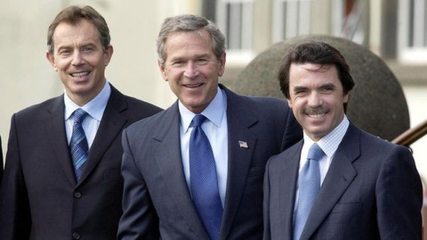 Tony Blair, junto a George Bush y José María Aznar, durante la cumbre de las Azores que precedió a la guerra de Irak.