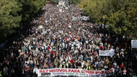 Las críticas a Ayuso de los sanitarios durante la manifestación: "Esto necesita soluciones ya"