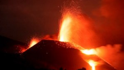 Volcán de La Palma, imagen en directo | Las coladas ganan altura y sigue temblando la tierra