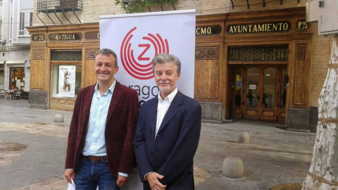 El concejal de Cultura y Economía del Ayuntamiento de Zaragoza, Fernando Rivarés, y el alcalde, Pedro Santisteve, ambos de Zaragoza en Común