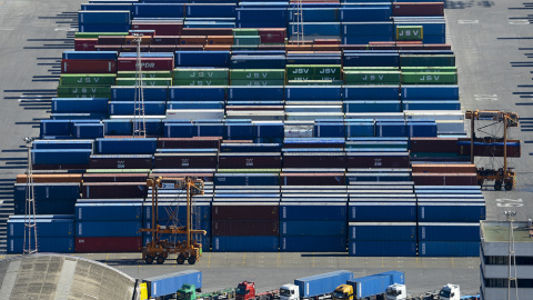 Vista de los contenedores de la terminal de carga del Puerto de Barcelona. AFP/Josep Lago