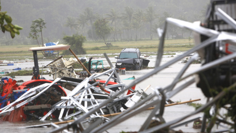 Imagen de la devastación del tsunami en Indonesia.  EFE/EPA/ADI WEDA