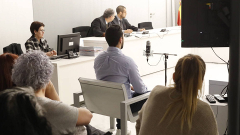 El rapero Miguel Arenas Beltrán, Valtonyc, durante el juicio. EFE