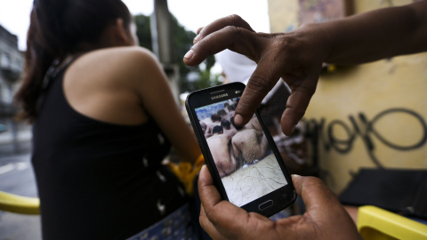 Familiar de un preso en una cárcel de Manaus denuncia maltrato en las instalaciones. MARCELO CAMARGO/ AGÊNCIA BRASIL. Sep´17.