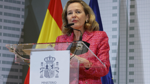 La vicepresidenta primera, Nadia Calviño, en el acto de toma de posesión de José Luis Escrivá, que recibe la cartera de Transformación Digital, este martes en Madrid.-EFE/JJ Guillén