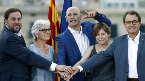 Junqueras, Casals, Romeva, Forcadell y Mas, este lunes. EFE/Andreu Dalmau