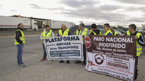 Transportistas en la segunda jornada de protestas y paro indefinido.