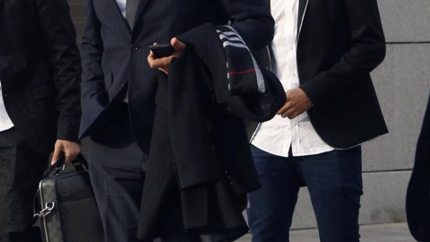 Neymar llegando ayer junto a su padre a la Audiencia Nacional. /EFE