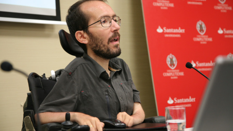 Pablo Echenique, en los cursos de verano impartidos por la Universidad Complutense de Madrid./ ALFREDO MATILLA, UCM.