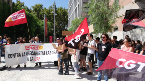 Concentració dels doctorands a la Universitat Pompeu Fabra durant la cerimònia oficial d'inici de curs universitari a Catalunya, amb la presència del president Quim Torra. Àngel Ferrero