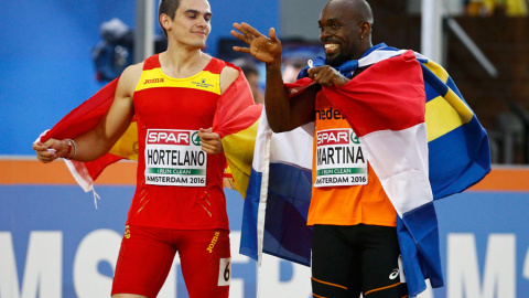 Bruno Hortelano y Churandy Martina, tras la final. REUTERS/Michael Kooren