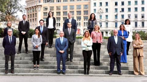 Els candidats  icandidates de la llista de Maria Eugènia Gay a l'ICAB, amb la degana, el candidat a vicedegà, Jesús Sànchez, i el candidat a secretari, Joaquim de Miquel, al centre.