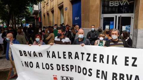 Protesta en Bilbao contra los despidos del BBVA