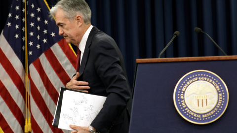 El presidente de la Reserva Federal (Fed), Jerome Powell, tras la rueda de prensa posterior a la útima reunión del banco central estadounidense. REUTERS/Yuri Gripas