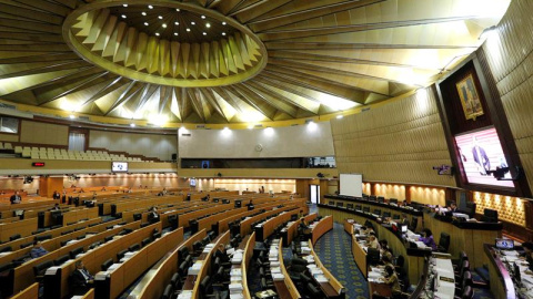 Vista general de la sala de reuniones del Parlamento en Bangkok (Tailandia).-EFE