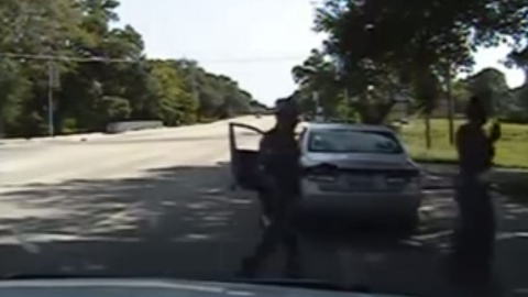 Una captura del vídeo del coche policial.-