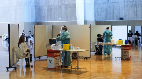 Cantabria, entre las cinco comunidades que menos vacunas han puesto respecto a las que ha recibido