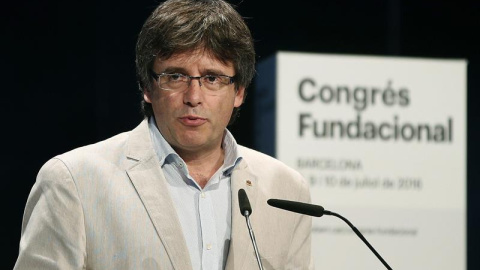 El presidente de la Generalitat, Carles Puigdemont, durante su intervención al término del Congreso Fundacional de la nueva Convergencia celebrado este fin de semana en el Centro de Convenciones Internacional de Barcelona, en el que se ha d