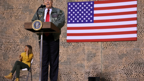 "Lo que sea necesario. Necesitamos un muro. Necesitamos seguridad en nuestro país", dijo Trump en la base aérea de Al Asas - Reuters/Jonathan Ernst