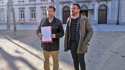 El alcalde de Rivas, Pedro del Cura, y el consejero delegado de la empresa municipal de vivienda, Curro Corrales.