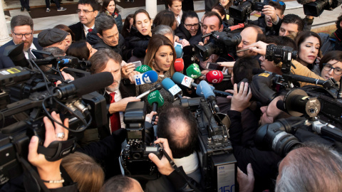 La presidenta de la Junta en funciones, Susana Díaz, a su llegada al Parlamento de Andalucía en Sevilla, que celebra la sesión constitutiva de la XI legislatura. EFE/Raúl Caro