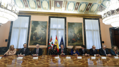 Vista de la reunión de la comisión mixta del Concierto Económico, en la que participan el Ministerio de Hacienda y las principales instituciones vascas,  para aprobar la renovación de la ley quinquenal del Cupo y la modificación del Concier