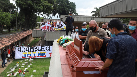 Imagen del funeral de Segundo Jaime Rosas, uno de los fallecidos durante las protestas contra las medidas de Ivan Duque, en Cali (Colombia). REUTERS/Juan B Diaz