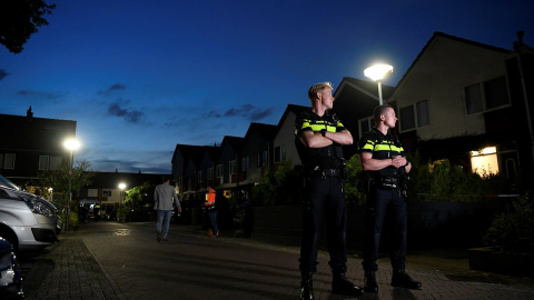 09/09/2019 . La policía asegura el área después de un tiroteo en la ciudad holandesa de Dordrecht. / REUTERS