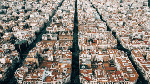 Vista de una ciudad distribuida en grandes manzanas. / Kaspars Upmanis - Unsplash