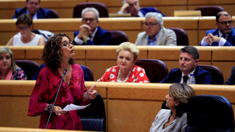 La ministra de Hacienda en funciones, María Jesús Montero, interviene durante la primera sesión de control al Gobierno en el Pleno del Senado en la XIII Legislatura. EFE/ Fernando Alvarado