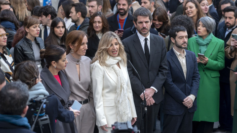 La vicepresidenta segunda y ministra de Trabajo y Economía Social, Yolanda Díaz, atiende a medios a su llegada al acto de homenaje a la Constitución, en el Congreso de los Diputados, a 6 de diciembre de 2023, en Madrid (España).