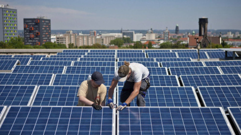 PP y Ciudadanos se alían para impedir que se elimine el 'impuesto al sol'. EFE/Archivo