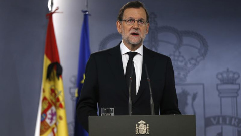 El presidente del Gobierno, Mariano Rajoy, durante su comparecencia hoy en el Palacio de la Moncloa para valorar el atentado en la ciudad francesa de Niza, donde el conductor de un camión embistió anoche a una multitud durante la celebració