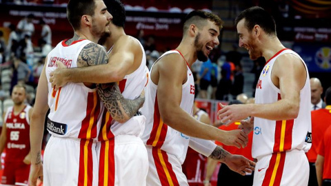 Los jugadores de la selección española celebran la victoria ante Polonia en los cuartos de final del Mundial. /EFE