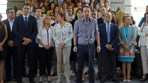 El líder de Podemos, Pablo Iglesias, tras el minuto de silencio en el Congreso por las víctimas de Niza. / J.J. GUILLÉN (EFE)