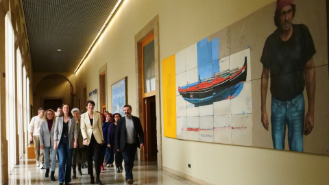 26/12/23 Ana Pontón, con candidatas y miembros del grupo parlamentario del BNG, este martes en el Parlamento de Galicia.