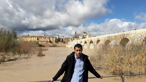 Mansur Lakrad, en Córdoba, con la Mezquita a su espalda.