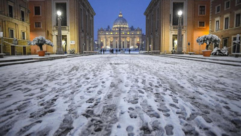 Vista de la Basílica de San Pedro desde la Via della Conziliacione en la ciudad del Vaticano. / EFE