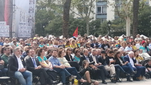 Algunes de les autoritats, com el president Torra, que han assistit a l'acte d'Òmnium d'aquest 11 de setembre. ANDER ZURIMENDI