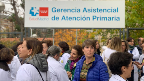 Instantes previos a la concentración frente a la Gerencia de Atención Primaria en Madrid para protestar por "la grave situación" de este nivel asistencial, a 21 de noviembre de 2022.