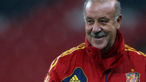 "Seguro que no estaré lejos del fútbol", asegura Vicente del Bosque. / EFE