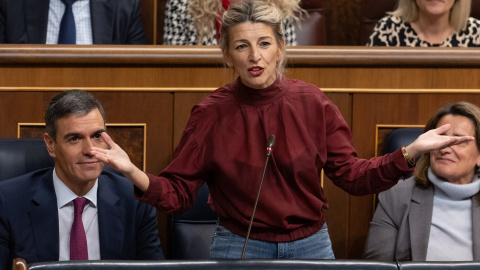 La vicepresidenta segunda y ministra de Trabajo, Yolanda Díaz, interviene durante una sesión de control al Gobierno, en el Congreso de los Diputados, a 20 de diciembre de 2023