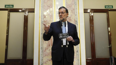 El presidente del Gobierno, Mariano Rajoy, durante una comparecencia ante los periodistas al término de la sesión constitutiva del Congreso de la XI legislatura. /EFE