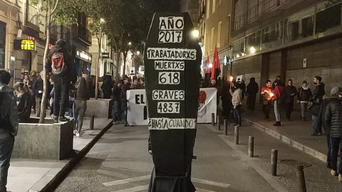 Protesta que tuvo lugar el pasado sábado en Madrid, convocada por CGT, por el aumento del número de trabajadores fallecidos durante realizando su trabajo.- A.T.