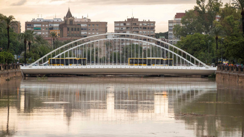 13/09/2019.- El cauce del rio Segura a su paso por la ciudad de Murcia esta mañana tras las intensas lluvias caídas esta madrugada. EFE/Marcial Guillén