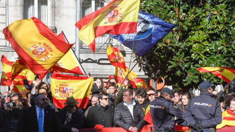 La celebración de la Toma de Granada ha vuelto a reunir a partidarios de la tradición y detractores de esta fiesta que, entienden, tiene un alto contenido xenófobo. | EFE