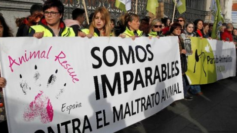 Una manifestación de PACMA frente a Ministerio de Medio Ambiente reclamando el fin de la tortura animal | EFE