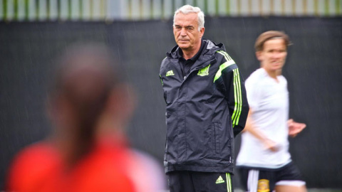 Ignacio Quereda, en un entrenamiento con la selección femenina./ EFE