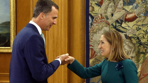 Imagen de la reunión entre Ana Pastor, presidenta del Congreso y el rey Felipe II/EFE